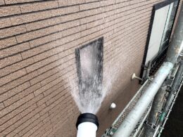 水性防水材塗布後、散水調査を行い漏水しないことが確認されました。